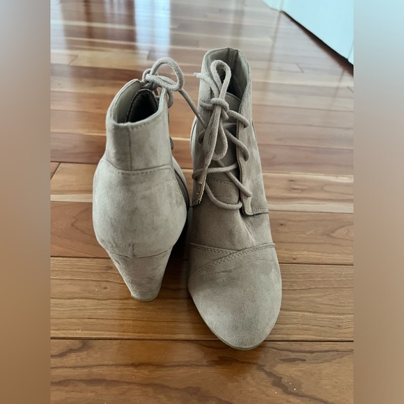 Wet Seal size 8 Booties - Picture 5 of 7